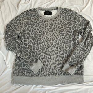 Lucky Brand Gray Leopard Print Sweater Size Medium